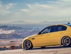 世俱杯时间-利拉德达成生涯里程碑，上海队如老鹰般强势晋级彰显篮球魅力