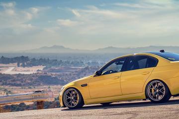 世俱杯时间-利拉德达成生涯里程碑，上海队如老鹰般强势晋级彰显篮球魅力