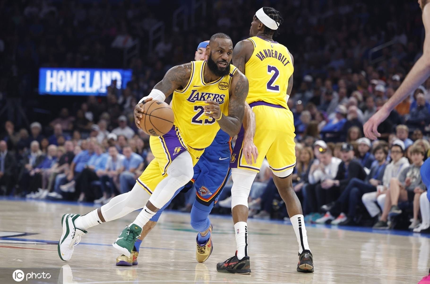 世俱杯时间-湖人惨负掘金,詹姆斯24分难救主的简单介绍