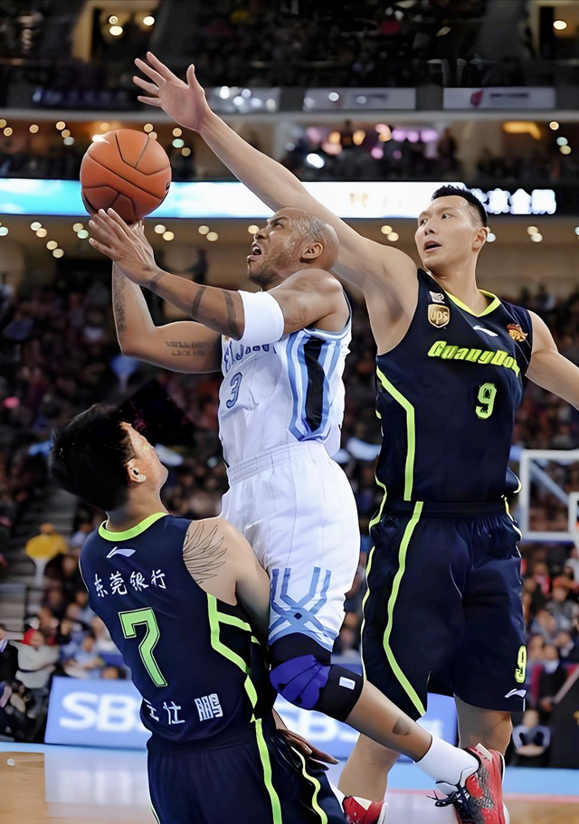 世俱杯-青岛队逆转江苏队，易建联高光表现