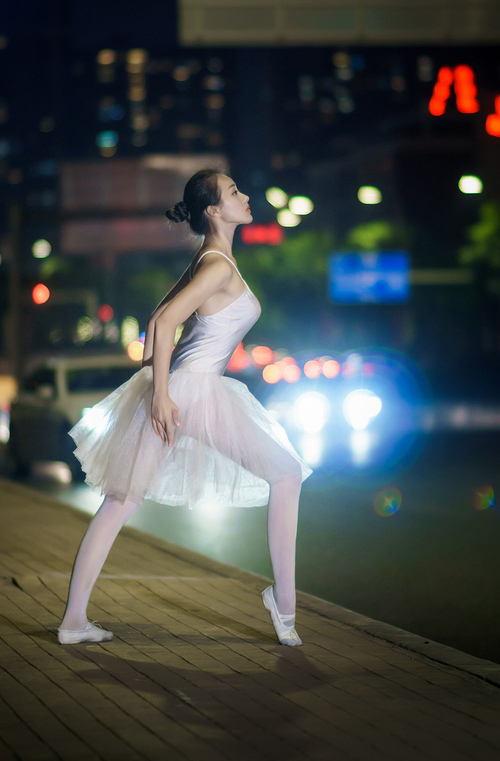 世俱杯直播-冰岛风暴席卷F1街道赛，焦点战中强势拿下葡萄牙