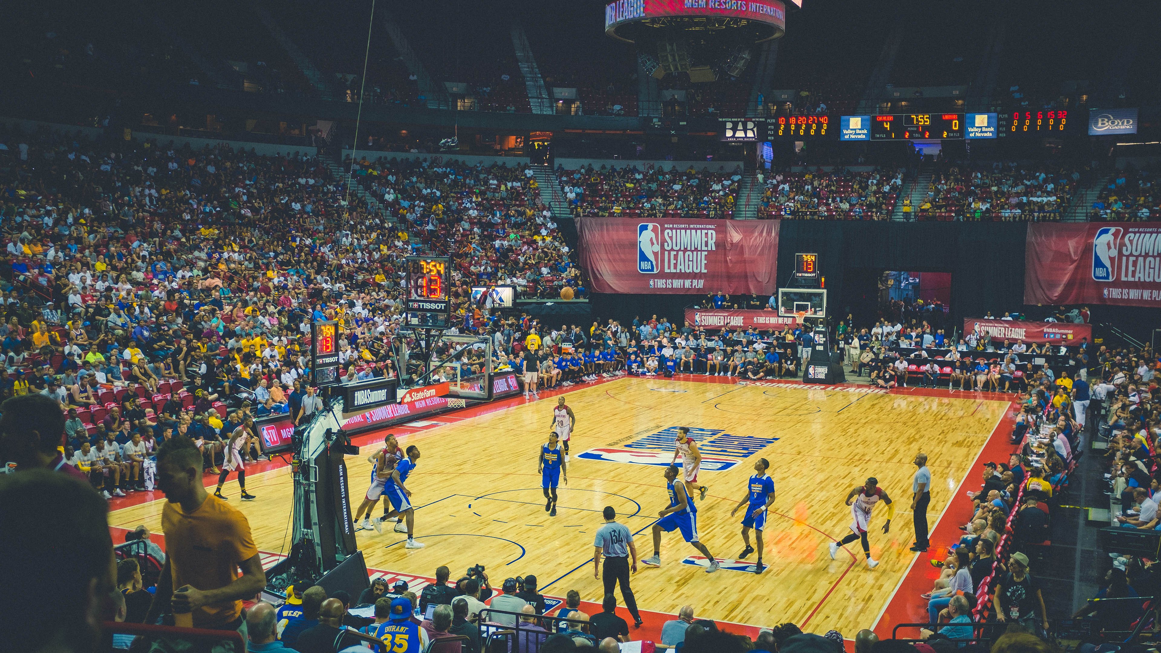 世俱杯-体育双线告捷，韩国足球强势晋级智利，罗德里F1街道赛接管比赛